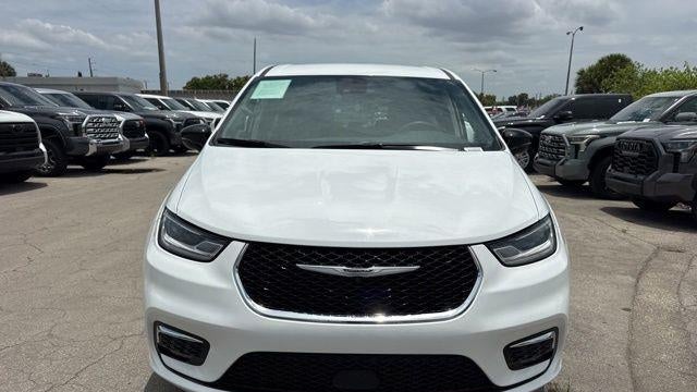 2024 Chrysler Pacifica Plug-In Hybrid Road Tripper