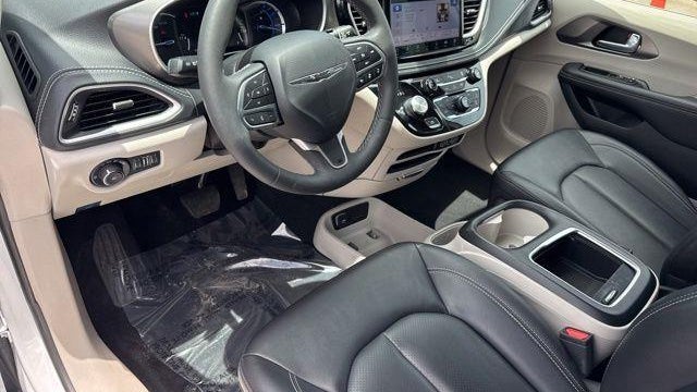 2024 Chrysler Pacifica Plug-In Hybrid Road Tripper