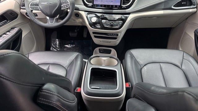 2024 Chrysler Pacifica Plug-In Hybrid Road Tripper