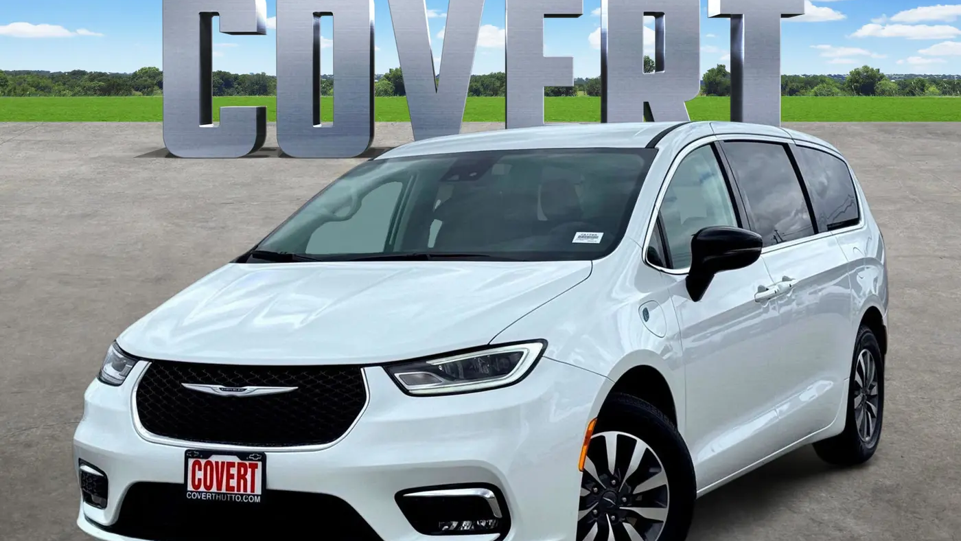 Preowned 2024 Chrysler Pacifica Plug-In Hybrid Road Tripper for Sale