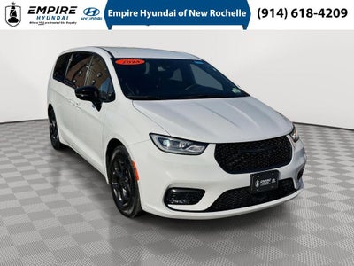 Photo of a 2024 Chrysler Pacifica Plug-In Hybrid S Appearance 4DR Mini-Van for sale
