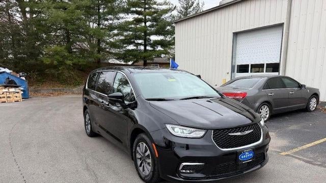 2024 Chrysler Pacifica Plug-In Hybrid Premium S Appearance