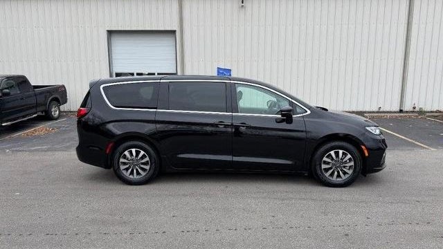 2024 Chrysler Pacifica Plug-In Hybrid Premium S Appearance