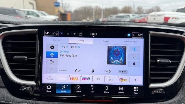 2024 Chrysler Pacifica Plug-In Hybrid Premium S Appearance