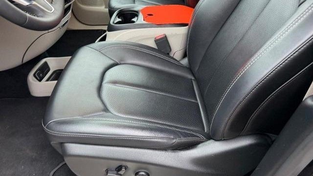 2024 Chrysler Pacifica Plug-In Hybrid Premium S Appearance