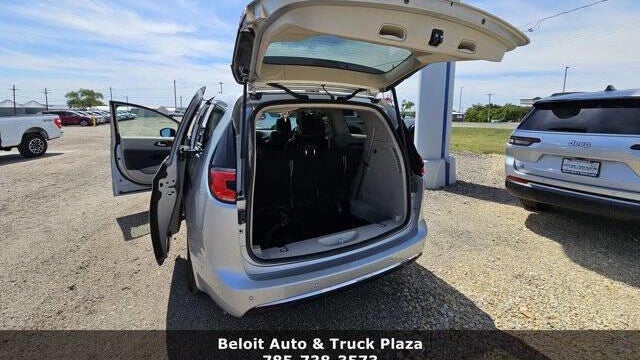 2023 Chrysler Pacifica Plug-In Hybrid Limited