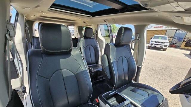 2023 Chrysler Pacifica Plug-In Hybrid Limited