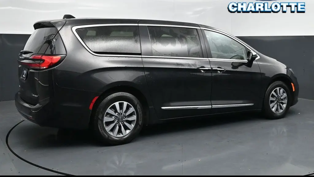 2023 Chrysler Pacifica Plug-In Hybrid Limited