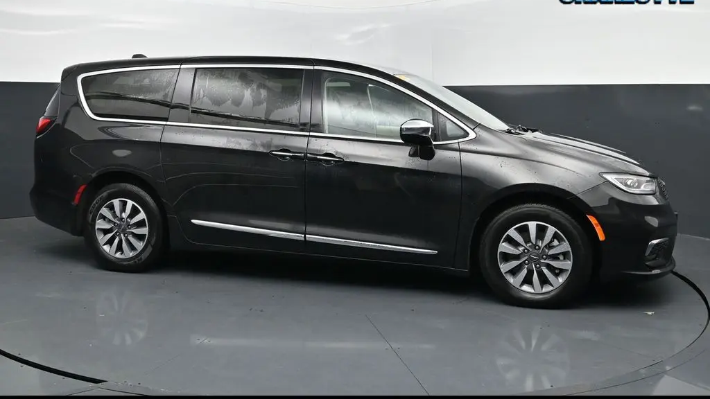 2023 Chrysler Pacifica Plug-In Hybrid Limited