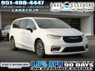 2023 Chrysler Pacifica Plug-In Hybrid with Bright White Clearcoat Exterior