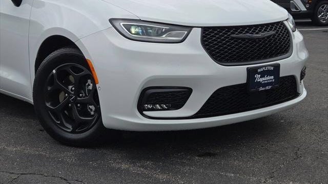 2024 Chrysler Pacifica Plug-In Hybrid S Appearance