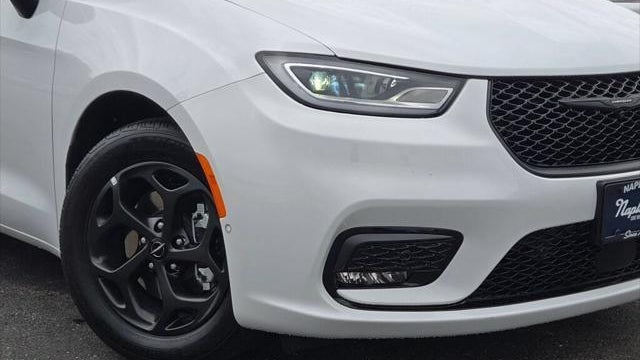 2024 Chrysler Pacifica Plug-In Hybrid S Appearance