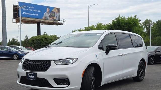 2024 Chrysler Pacifica Plug-In Hybrid S Appearance