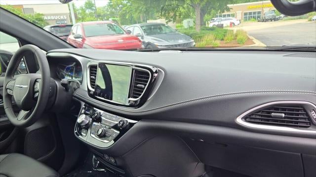 2024 Chrysler Pacifica Plug-In Hybrid S Appearance