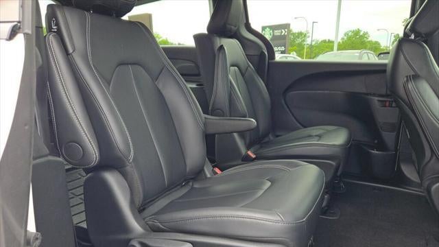 2024 Chrysler Pacifica Plug-In Hybrid S Appearance