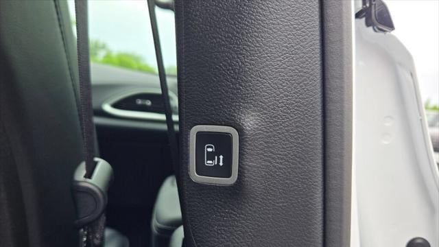2024 Chrysler Pacifica Plug-In Hybrid S Appearance