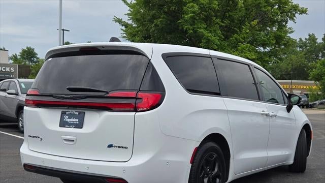 2024 Chrysler Pacifica Plug-In Hybrid S Appearance