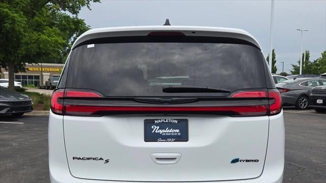 2024 Chrysler Pacifica Plug-In Hybrid S Appearance