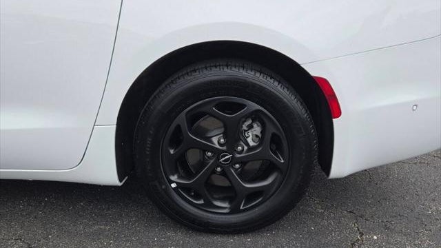 2024 Chrysler Pacifica Plug-In Hybrid S Appearance