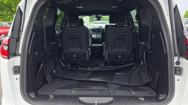2024 Chrysler Pacifica Plug-In Hybrid S Appearance