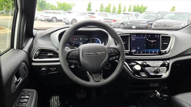 2024 Chrysler Pacifica Plug-In Hybrid S Appearance