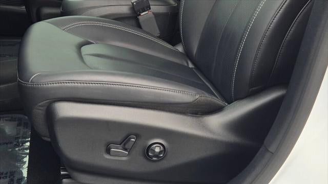 2024 Chrysler Pacifica Plug-In Hybrid S Appearance