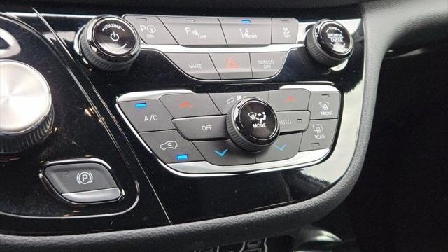 2024 Chrysler Pacifica Plug-In Hybrid S Appearance
