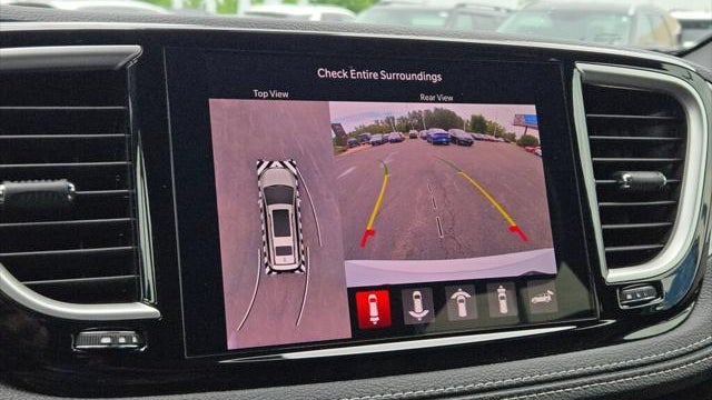 2024 Chrysler Pacifica Plug-In Hybrid S Appearance