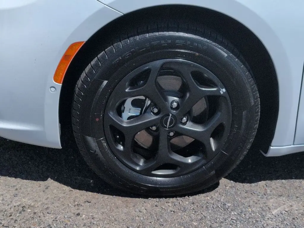 2024 Chrysler Pacifica - $32,238