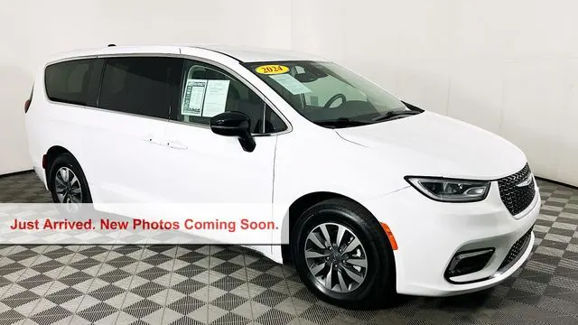 Preowned 2024 Chrysler Pacifica Plug-In Hybrid Road Tripper for Sale