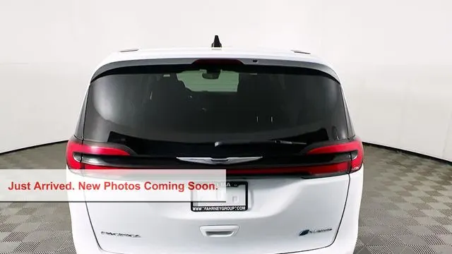 2024 Chrysler Pacifica Plug-In Hybrid Road Tripper