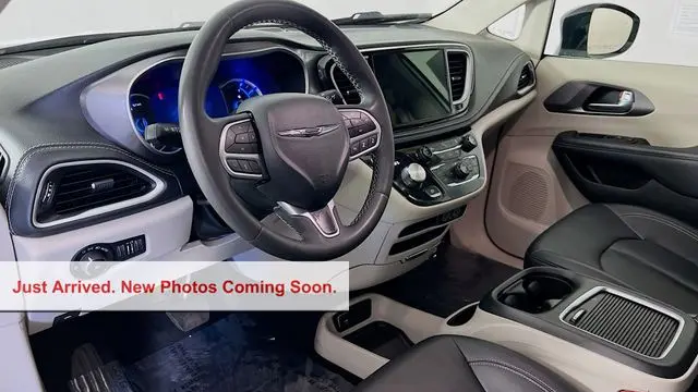 2024 Chrysler Pacifica Plug-In Hybrid Road Tripper
