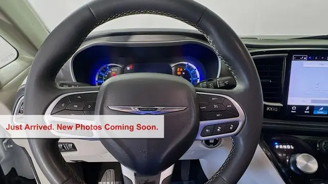 2024 Chrysler Pacifica Plug-In Hybrid Road Tripper