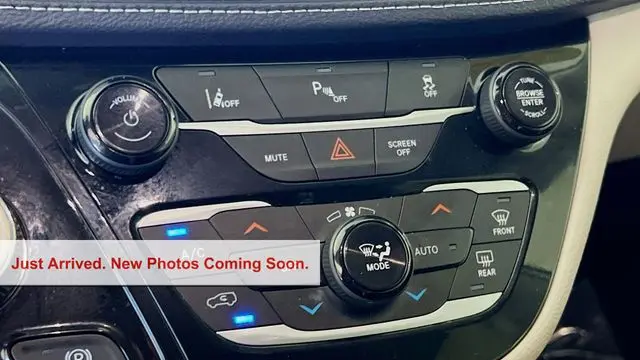 2024 Chrysler Pacifica Plug-In Hybrid Road Tripper