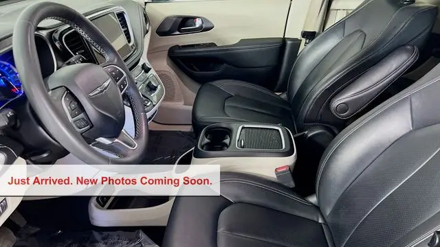 2024 Chrysler Pacifica Plug-In Hybrid Road Tripper