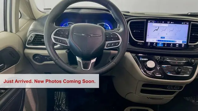 2024 Chrysler Pacifica Plug-In Hybrid Road Tripper