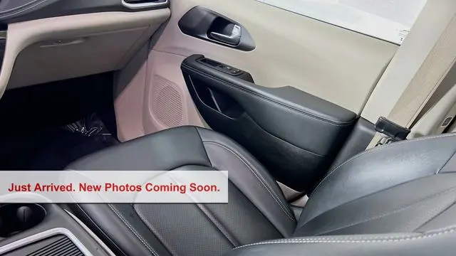 2024 Chrysler Pacifica Plug-In Hybrid Road Tripper