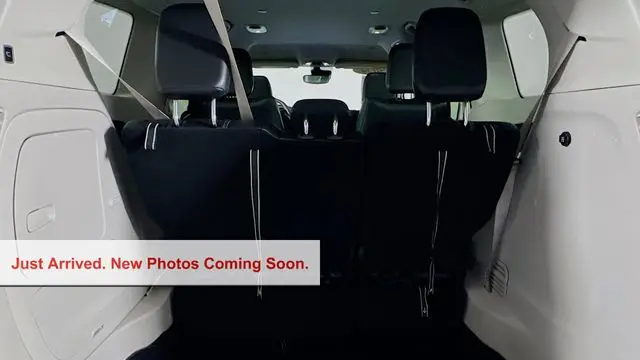 2024 Chrysler Pacifica Plug-In Hybrid Road Tripper