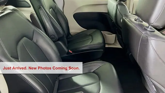 2024 Chrysler Pacifica Plug-In Hybrid Road Tripper