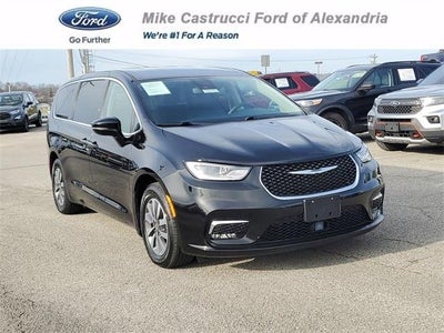 Photo of a 2024 Chrysler Pacifica Plug-In Hybrid Select 4DR Mini-Van for sale