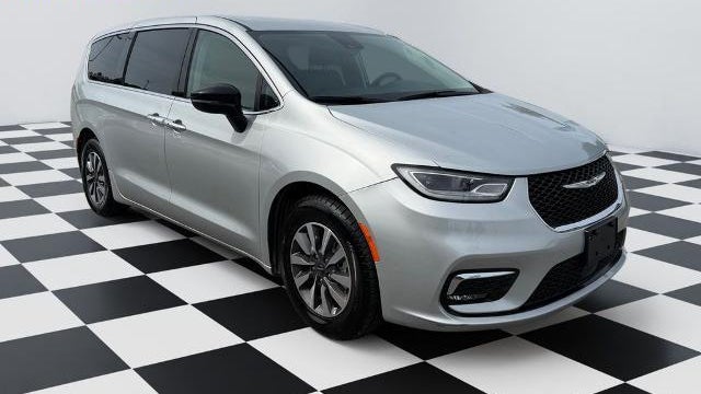 2024 Chrysler Pacifica Plug-In Hybrid Premium S Appearance