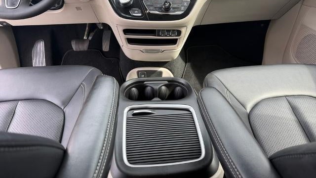 2024 Chrysler Pacifica Plug-In Hybrid Premium S Appearance