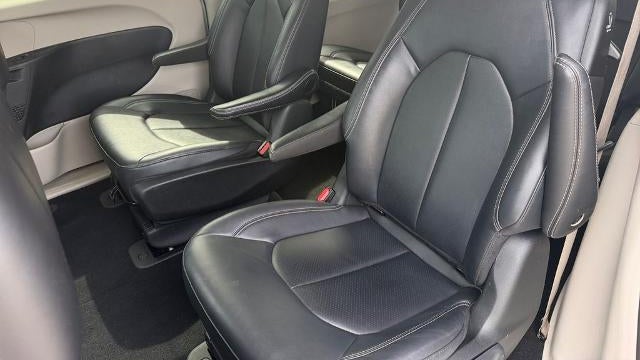 2024 Chrysler Pacifica Plug-In Hybrid Premium S Appearance