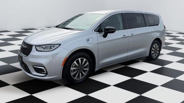 Preowned 2024 Chrysler Pacifica Plug-In Hybrid Road Tripper for Sale