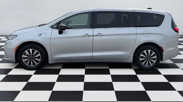 2024 Chrysler Pacifica Plug-In Hybrid Road Tripper
