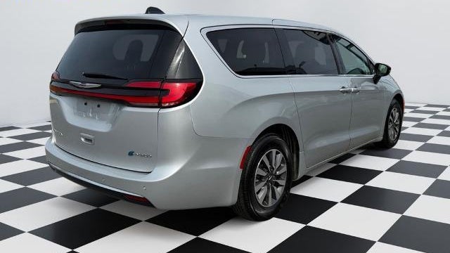 2024 Chrysler Pacifica Plug-In Hybrid Road Tripper