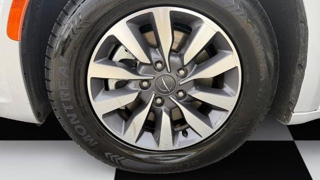 2024 Chrysler Pacifica Plug-In Hybrid Road Tripper