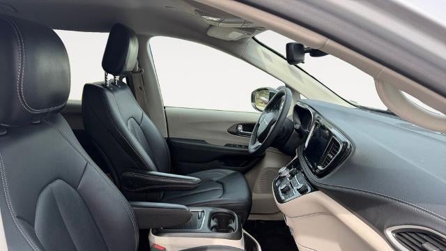 2024 Chrysler Pacifica Plug-In Hybrid Road Tripper