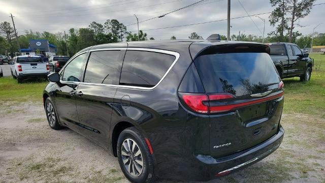 2024 Chrysler Pacifica Plug-In Hybrid Road Tripper
