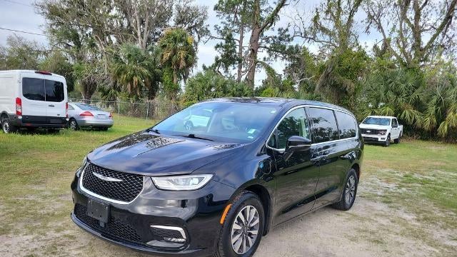 2024 Chrysler Pacifica Plug-In Hybrid Road Tripper